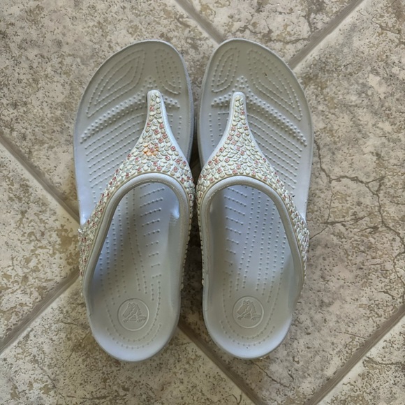 Elegant Crocs sandals, size 8 - Picture 1 of 3